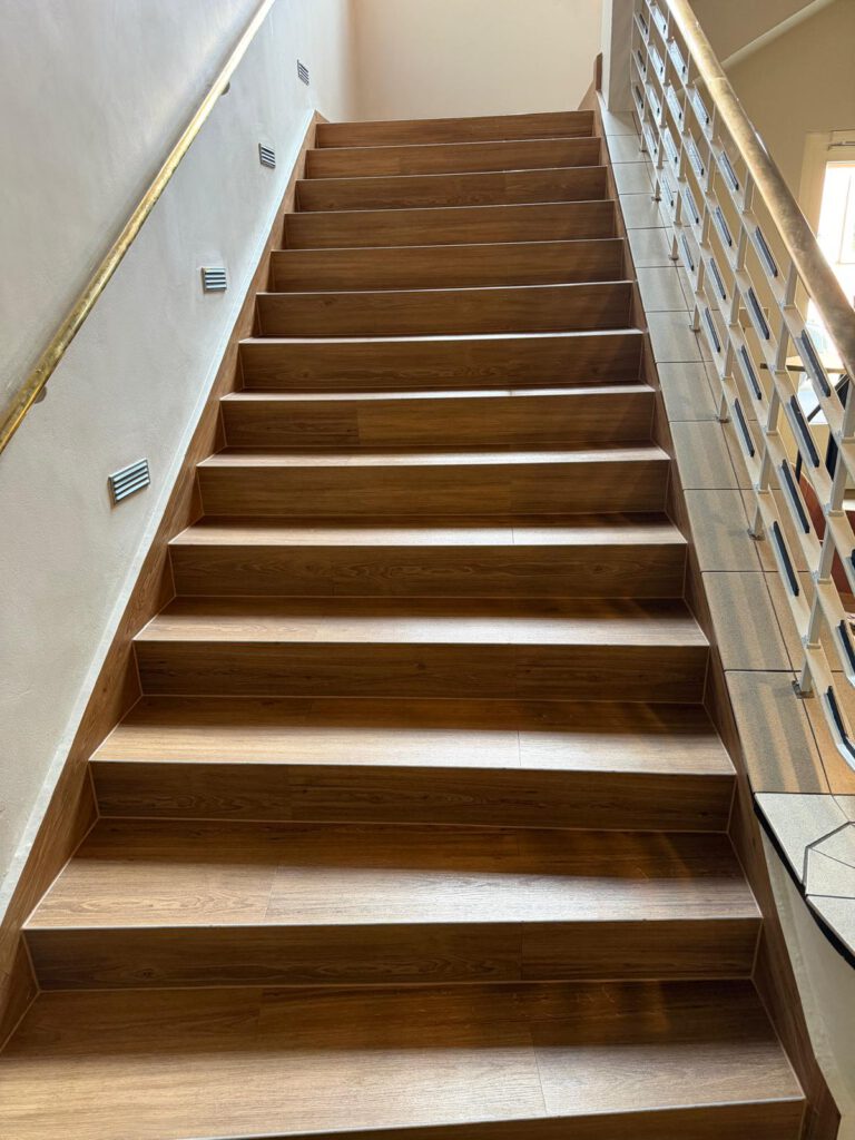 Capitol Eisenach Haupttreppe mit Joka Desigbelag 555