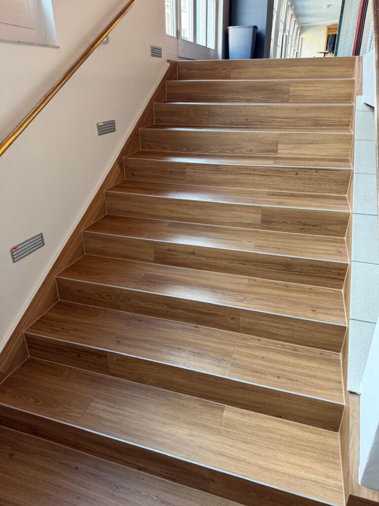 Haupttreppe mit Joka Designbelag 555
