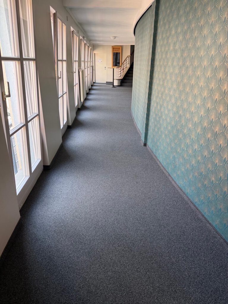 oberes Foyer mit Joka Teppichboden